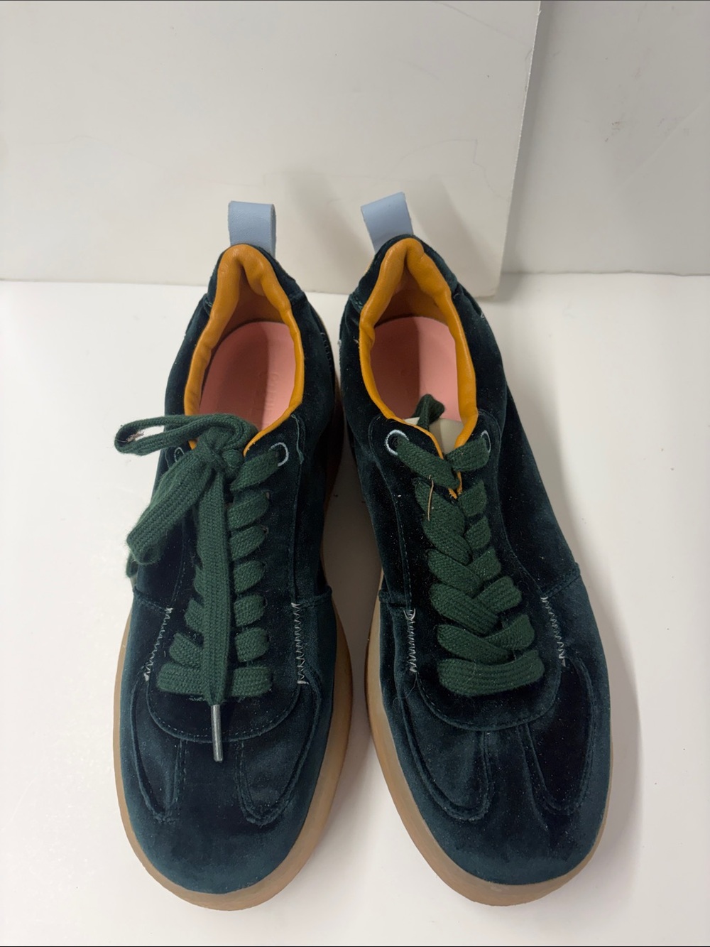 Used Steve Madden Women’s Dark Green Suede Sneakers with Gum Sole Size 7